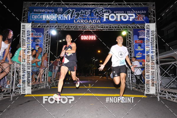 Buy your photos of the eventNight Run 5K 10K Praia Grande on Fotop