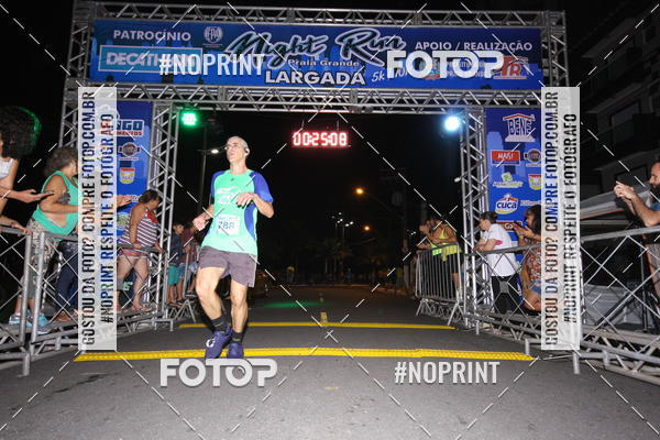 Buy your photos of the eventNight Run 5K 10K Praia Grande on Fotop