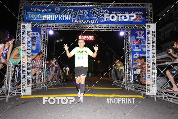 Buy your photos of the eventNight Run 5K 10K Praia Grande on Fotop