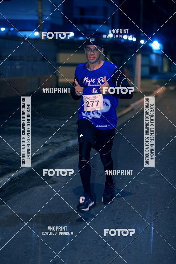 Buy your photos of the eventNight Run 5K 10K Praia Grande on Fotop