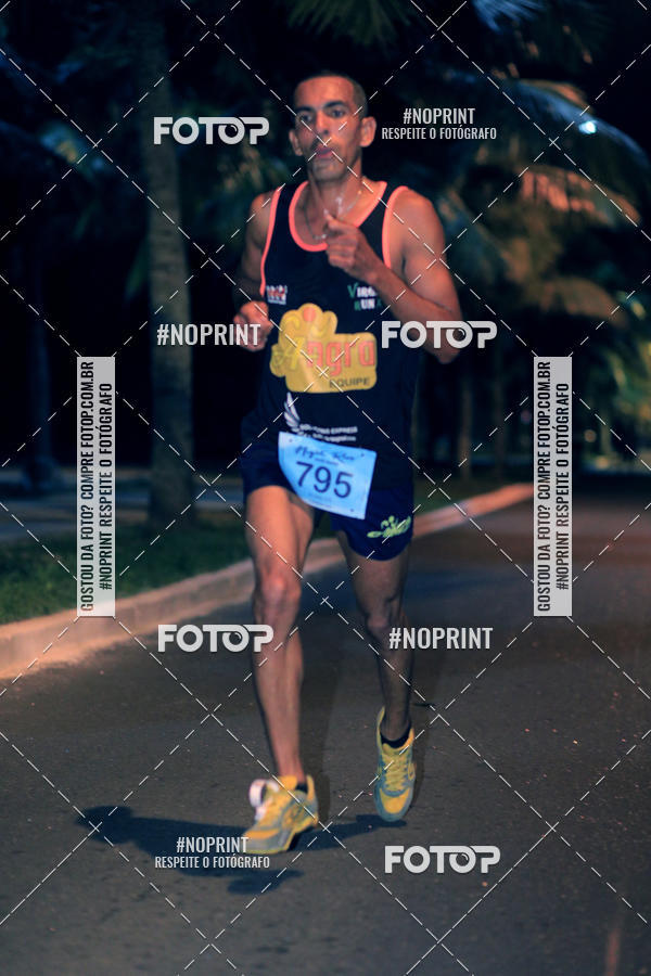 Buy your photos of the eventNight Run 5K 10K Praia Grande on Fotop
