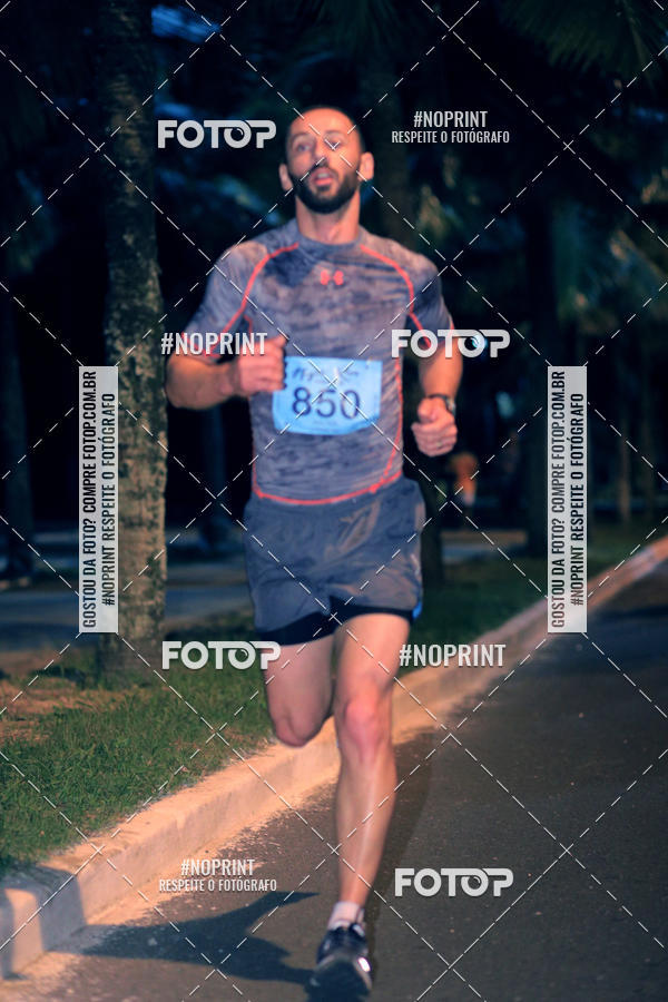 Buy your photos of the eventNight Run 5K 10K Praia Grande on Fotop