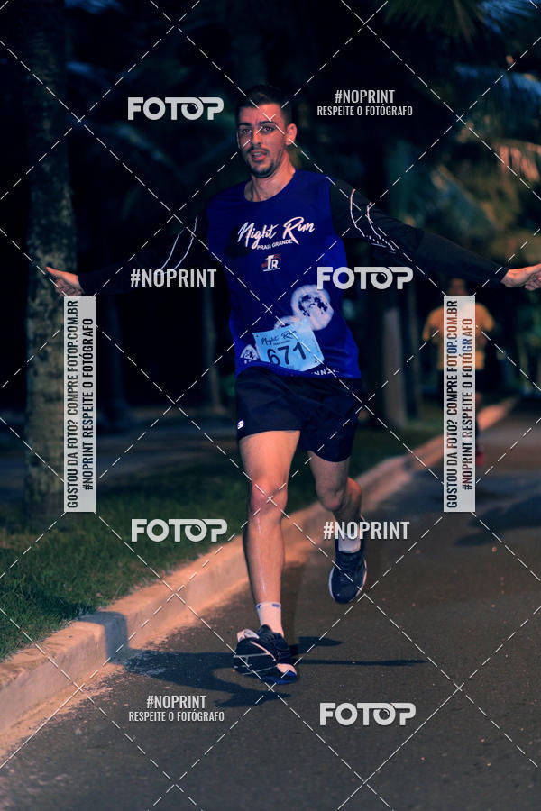 Buy your photos of the eventNight Run 5K 10K Praia Grande on Fotop