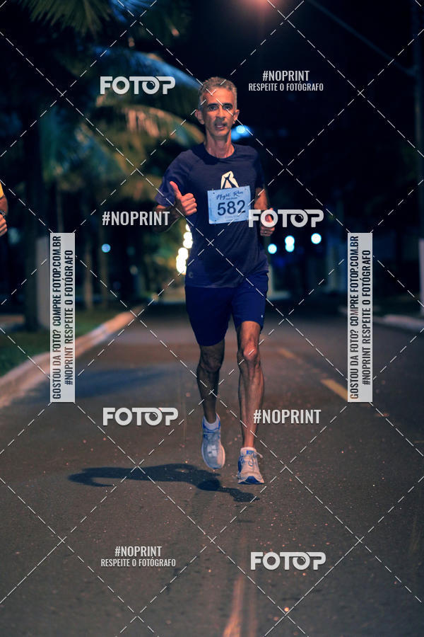 Buy your photos of the eventNight Run 5K 10K Praia Grande on Fotop