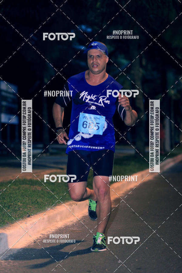 Buy your photos of the eventNight Run 5K 10K Praia Grande on Fotop