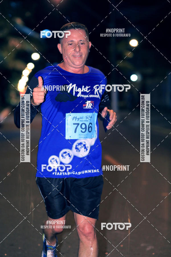 Buy your photos of the eventNight Run 5K 10K Praia Grande on Fotop