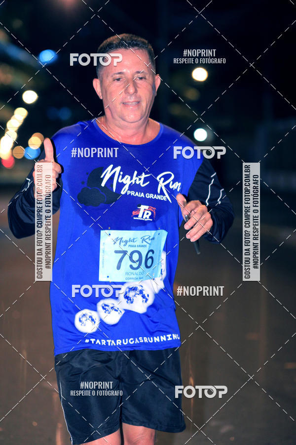 Buy your photos of the eventNight Run 5K 10K Praia Grande on Fotop