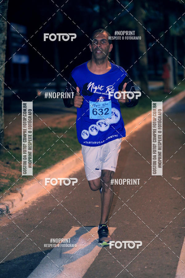 Buy your photos of the eventNight Run 5K 10K Praia Grande on Fotop