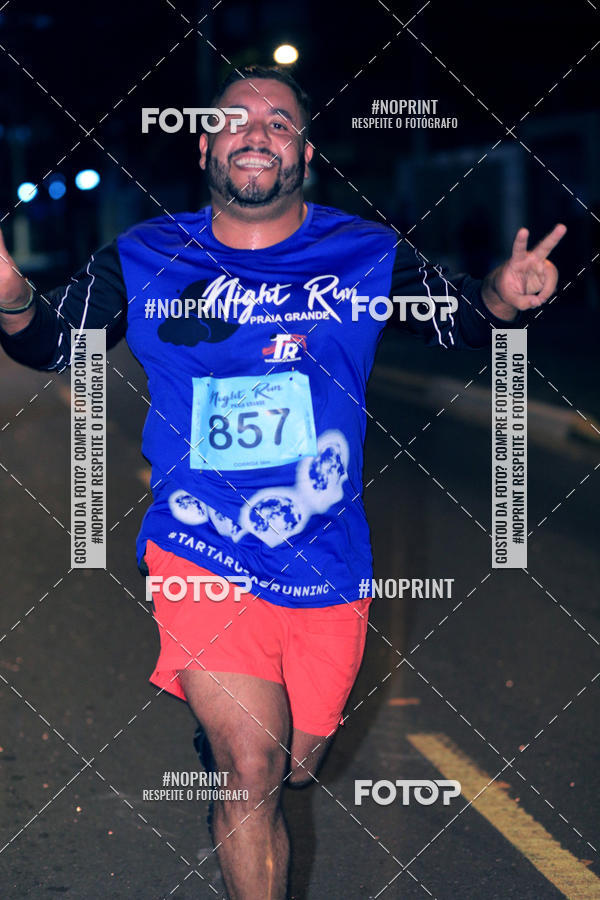 Buy your photos of the eventNight Run 5K 10K Praia Grande on Fotop