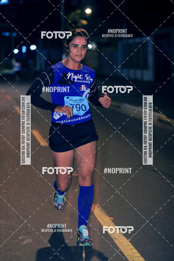 Buy your photos of the eventNight Run 5K 10K Praia Grande on Fotop