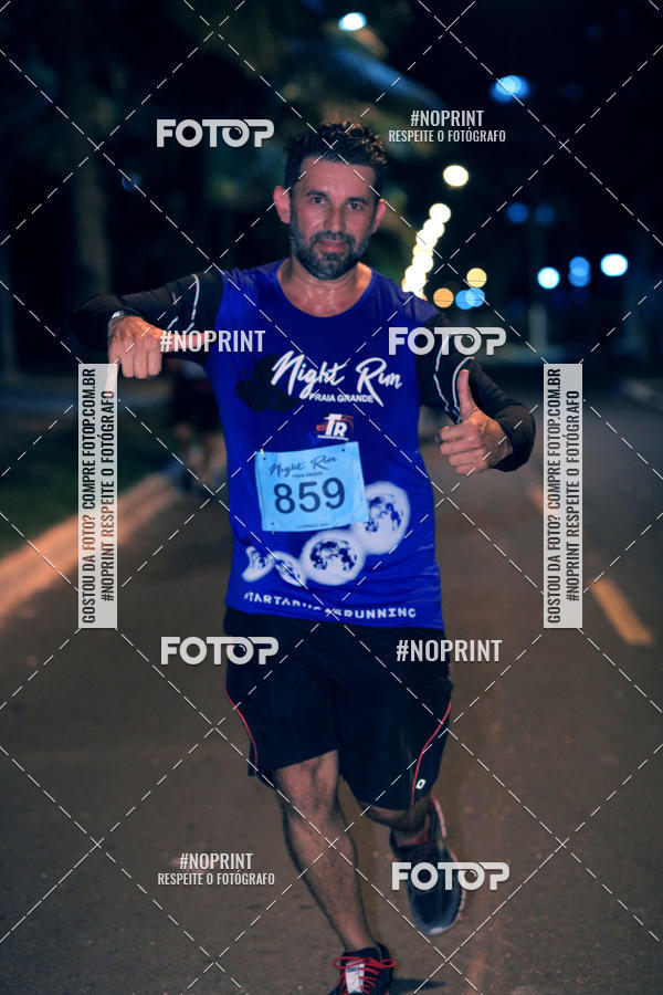 Buy your photos of the eventNight Run 5K 10K Praia Grande on Fotop