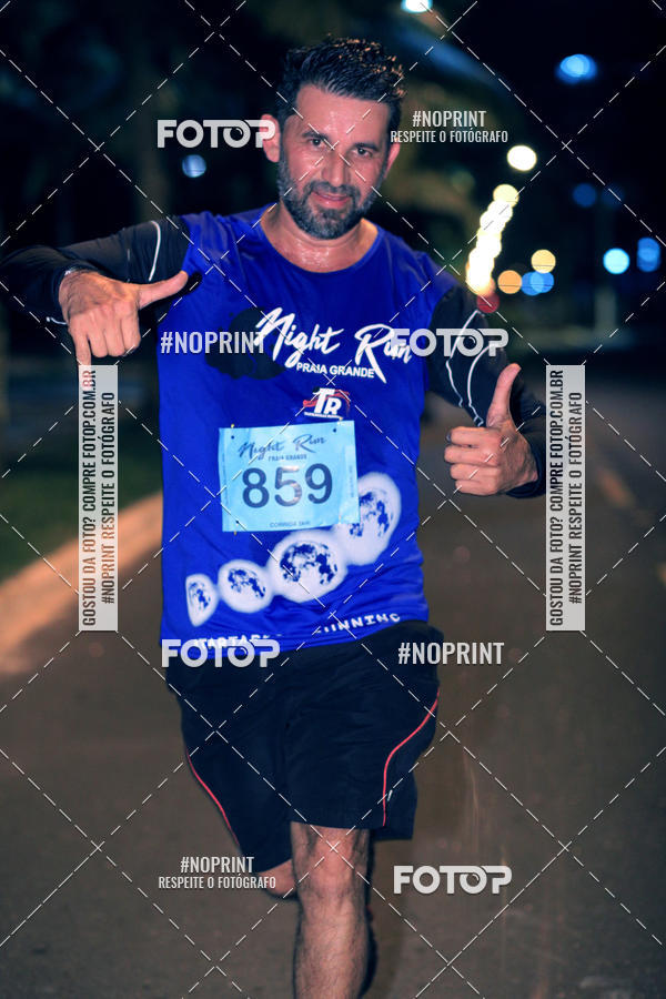 Buy your photos of the eventNight Run 5K 10K Praia Grande on Fotop