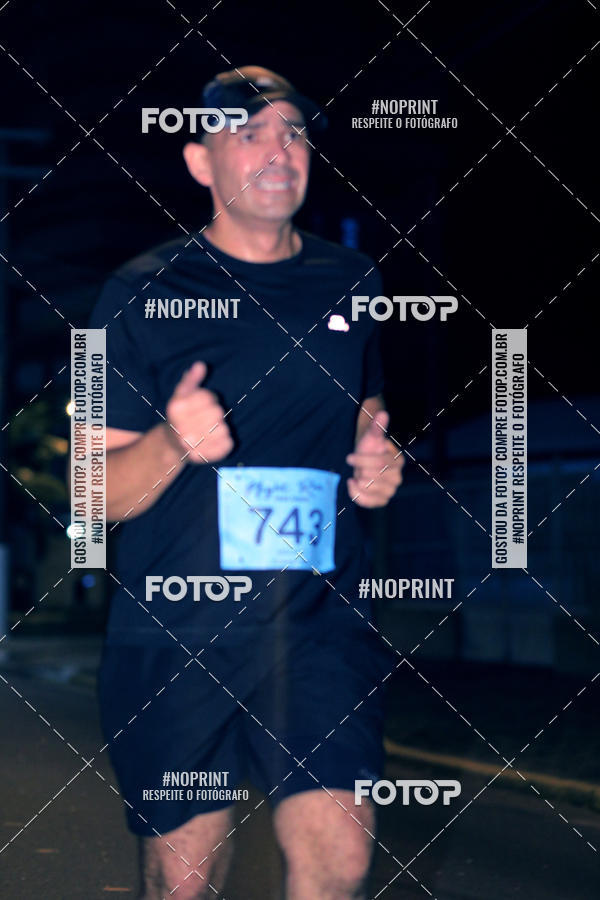 Buy your photos of the eventNight Run 5K 10K Praia Grande on Fotop