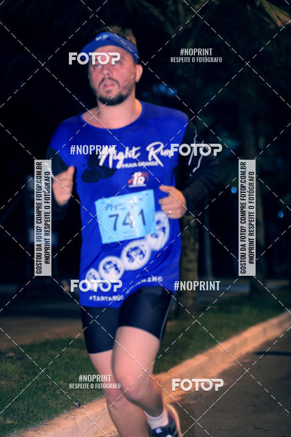 Buy your photos of the eventNight Run 5K 10K Praia Grande on Fotop