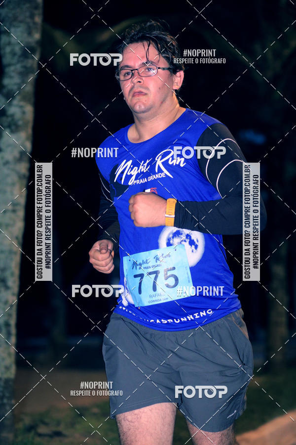 Buy your photos of the eventNight Run 5K 10K Praia Grande on Fotop