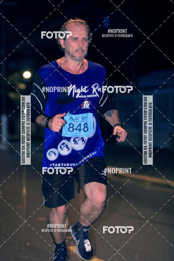 Buy your photos of the eventNight Run 5K 10K Praia Grande on Fotop