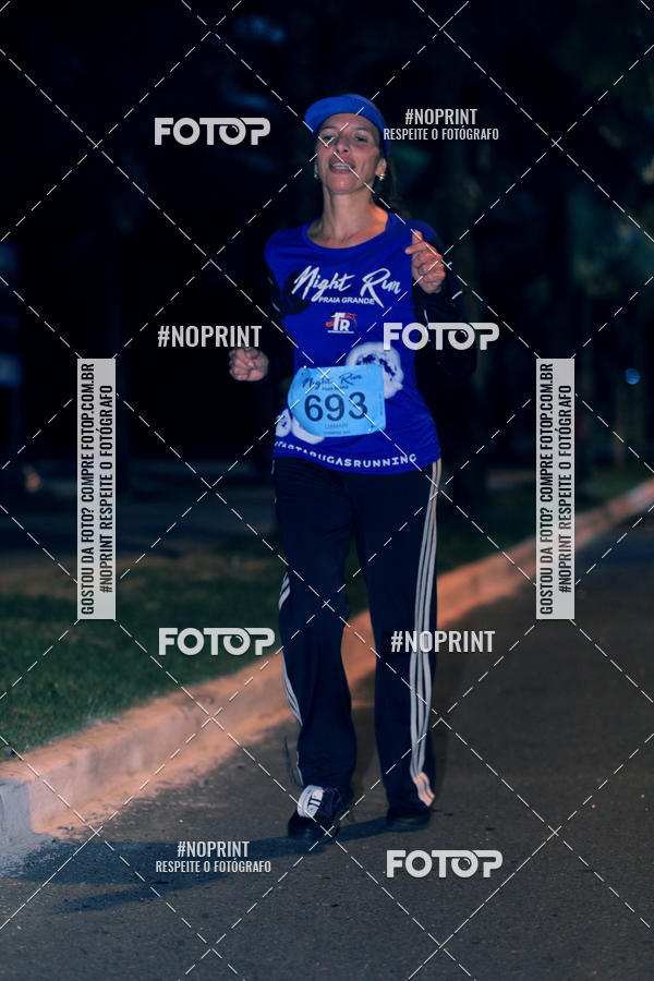 Buy your photos of the eventNight Run 5K 10K Praia Grande on Fotop