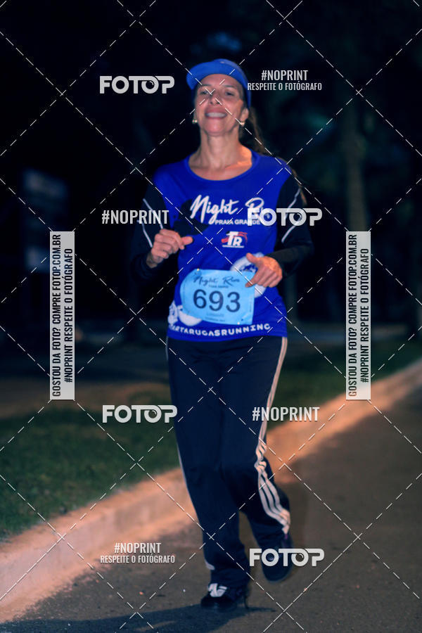 Buy your photos of the eventNight Run 5K 10K Praia Grande on Fotop