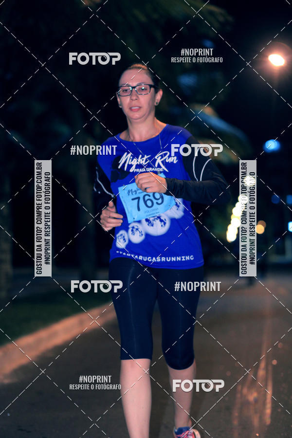 Buy your photos of the eventNight Run 5K 10K Praia Grande on Fotop
