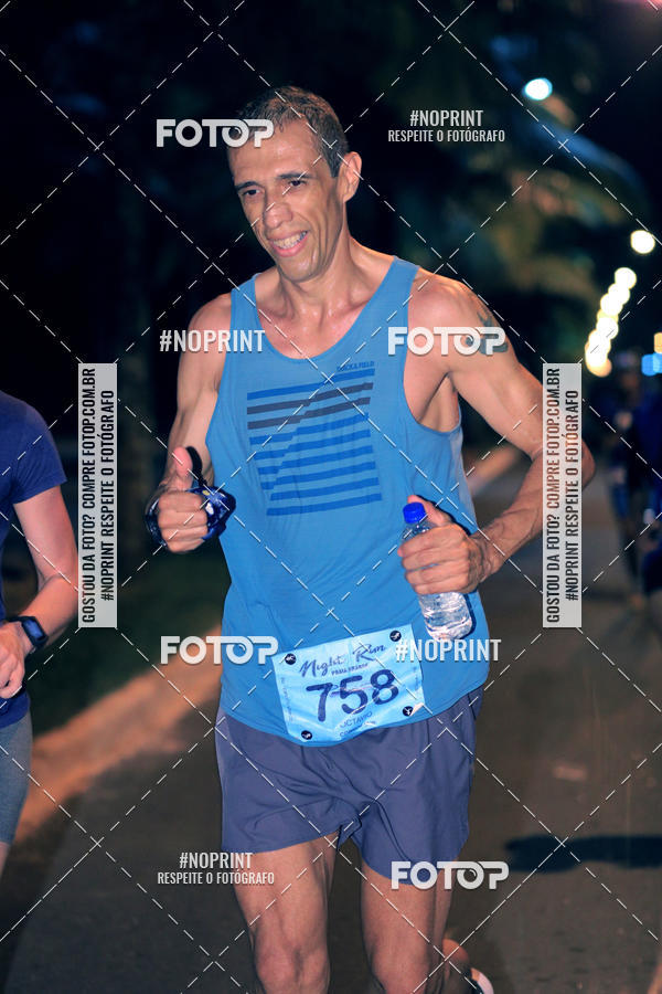 Buy your photos of the eventNight Run 5K 10K Praia Grande on Fotop