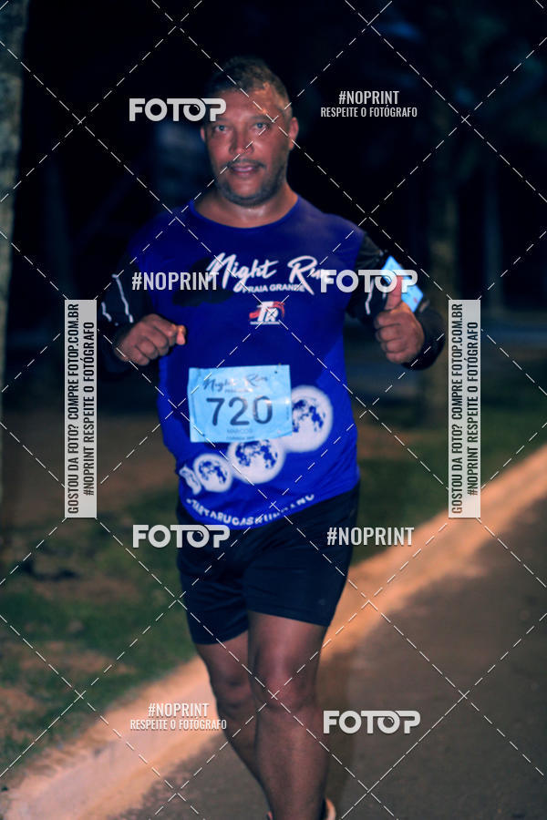 Buy your photos of the eventNight Run 5K 10K Praia Grande on Fotop