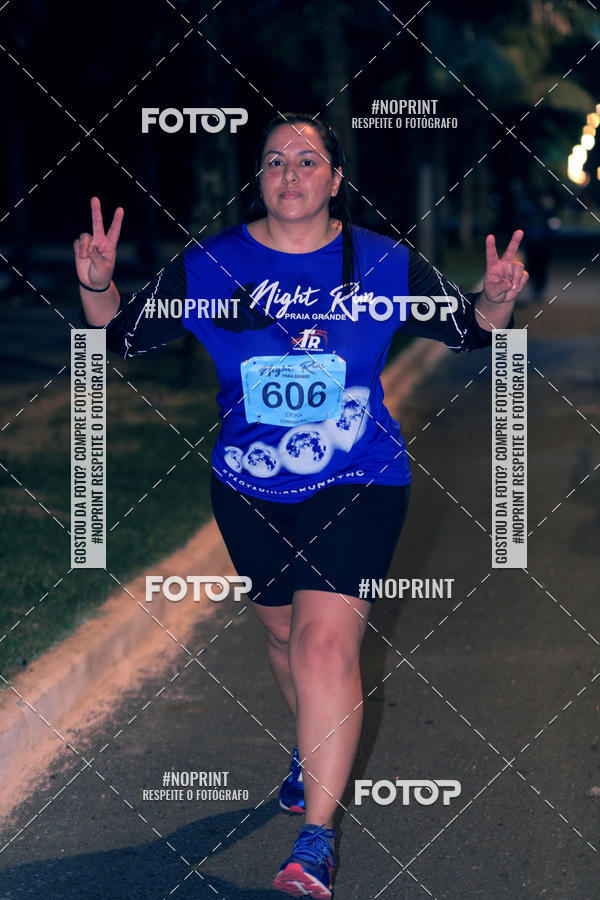 Buy your photos of the eventNight Run 5K 10K Praia Grande on Fotop