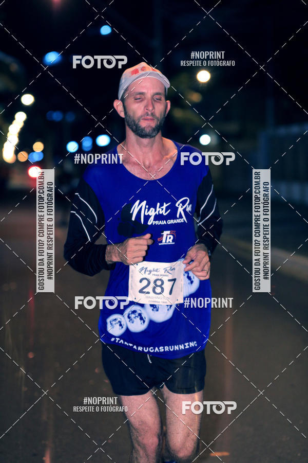 Buy your photos of the eventNight Run 5K 10K Praia Grande on Fotop