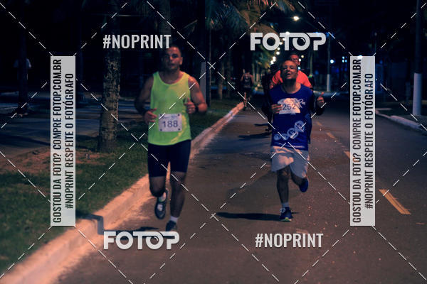 Buy your photos of the eventNight Run 5K 10K Praia Grande on Fotop