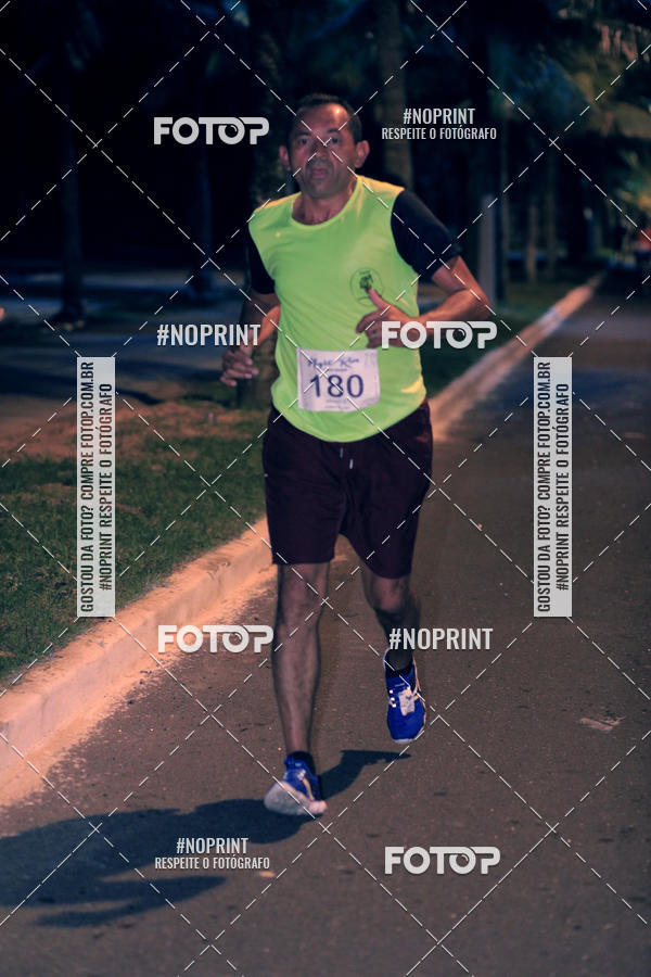 Buy your photos of the eventNight Run 5K 10K Praia Grande on Fotop
