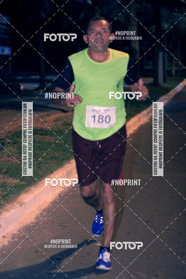Buy your photos of the eventNight Run 5K 10K Praia Grande on Fotop