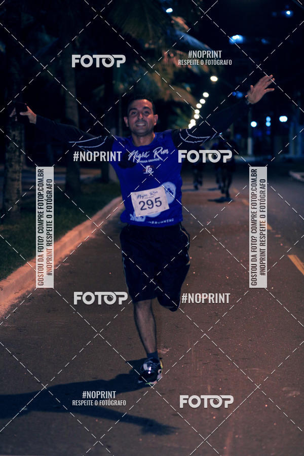 Buy your photos of the eventNight Run 5K 10K Praia Grande on Fotop