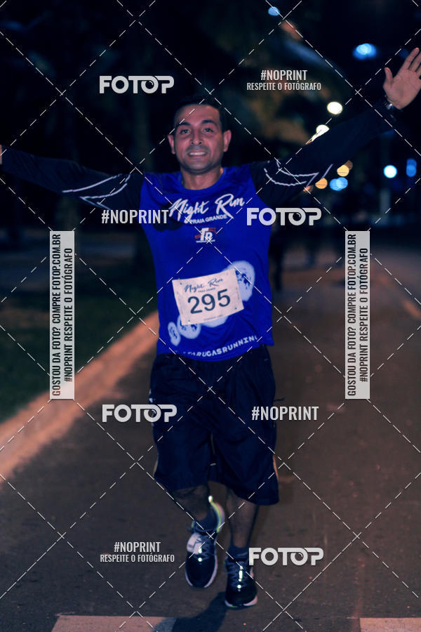 Buy your photos of the eventNight Run 5K 10K Praia Grande on Fotop