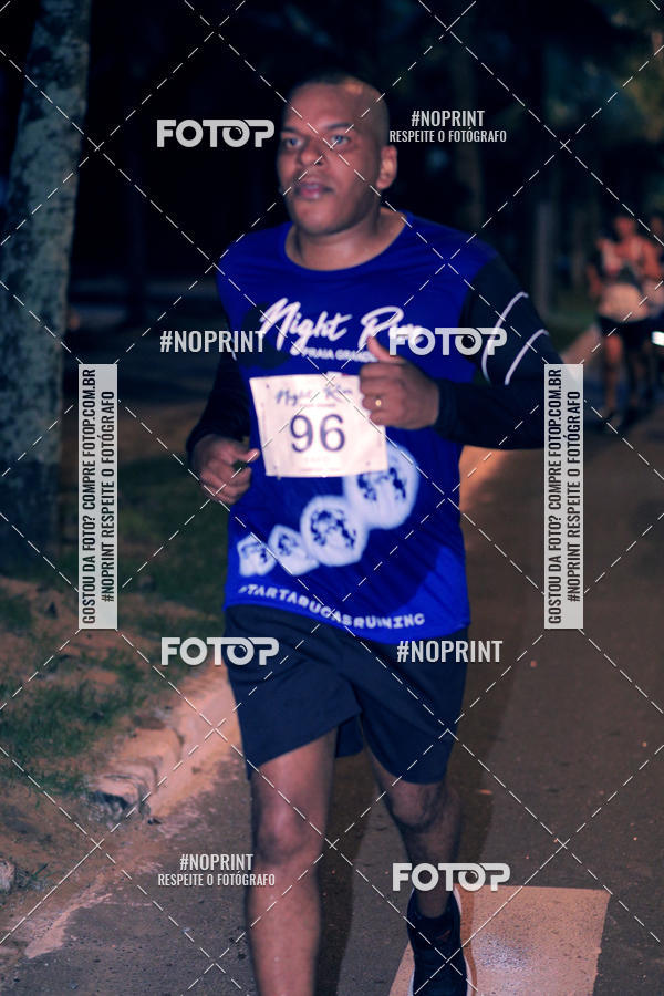 Buy your photos of the eventNight Run 5K 10K Praia Grande on Fotop