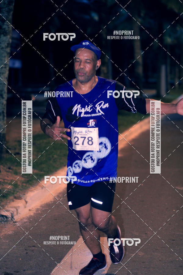 Buy your photos of the eventNight Run 5K 10K Praia Grande on Fotop