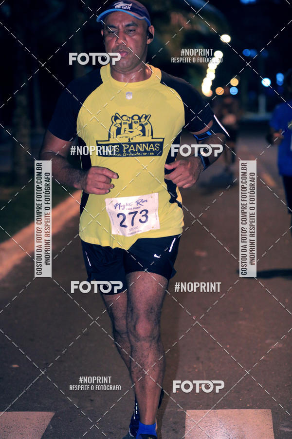 Buy your photos of the eventNight Run 5K 10K Praia Grande on Fotop