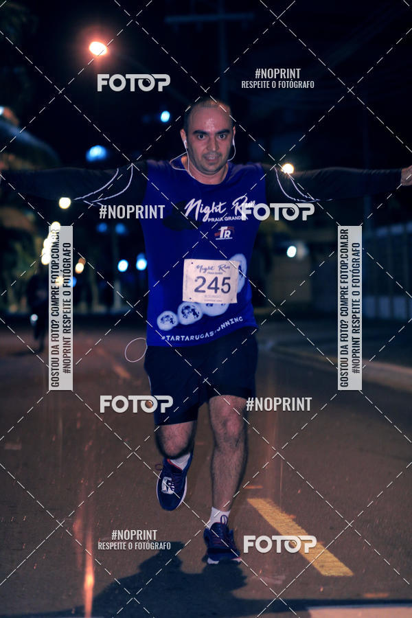 Buy your photos of the eventNight Run 5K 10K Praia Grande on Fotop