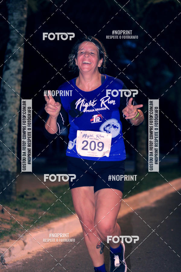 Buy your photos of the eventNight Run 5K 10K Praia Grande on Fotop
