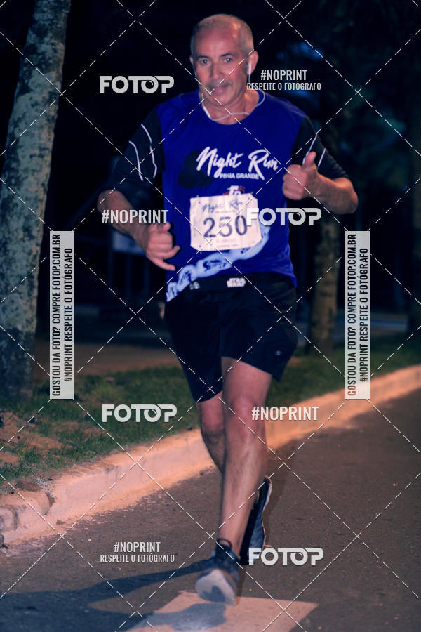 Buy your photos of the eventNight Run 5K 10K Praia Grande on Fotop
