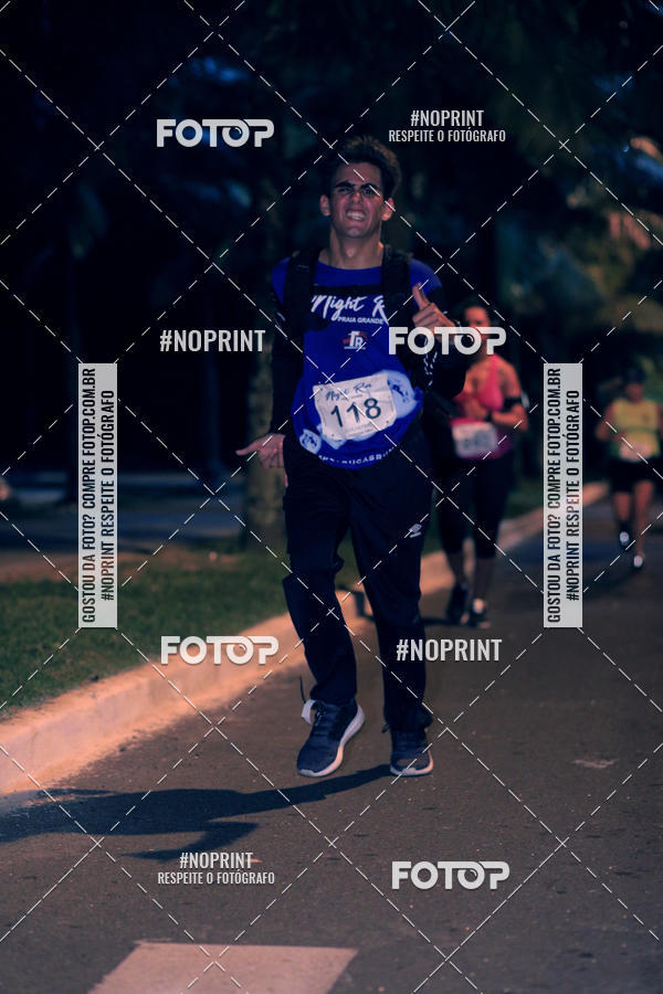 Buy your photos of the eventNight Run 5K 10K Praia Grande on Fotop