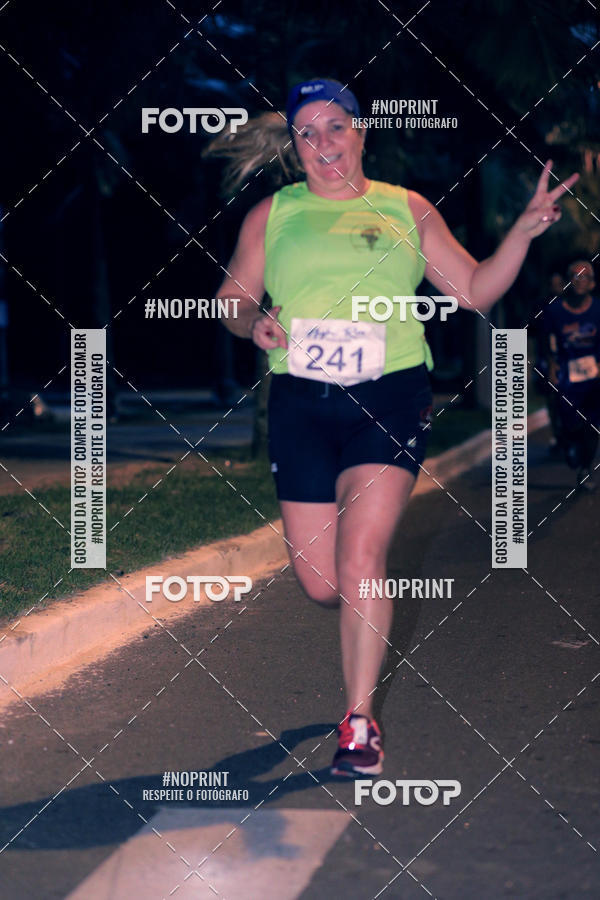 Buy your photos of the eventNight Run 5K 10K Praia Grande on Fotop