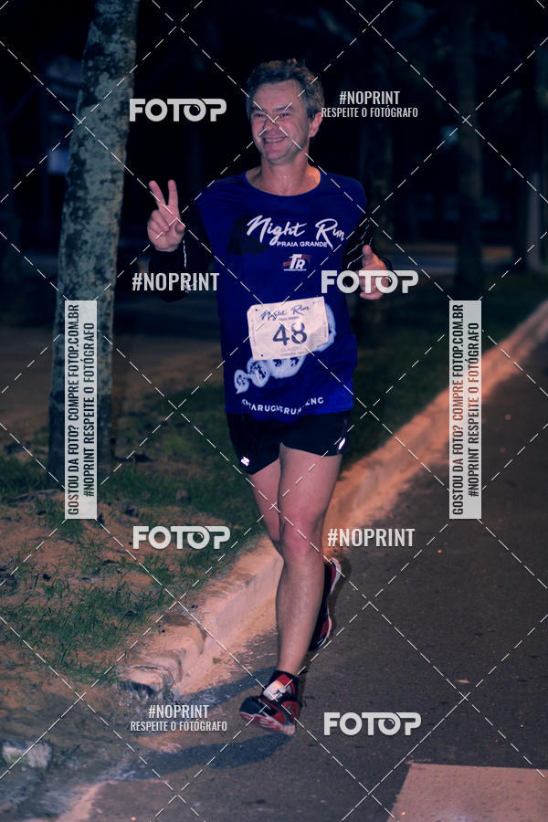 Buy your photos of the eventNight Run 5K 10K Praia Grande on Fotop