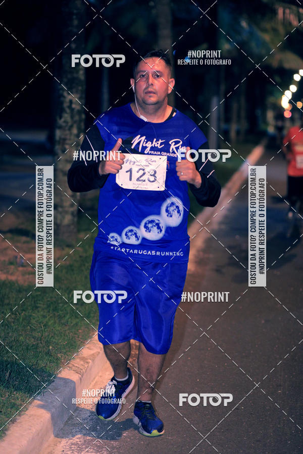 Buy your photos of the eventNight Run 5K 10K Praia Grande on Fotop
