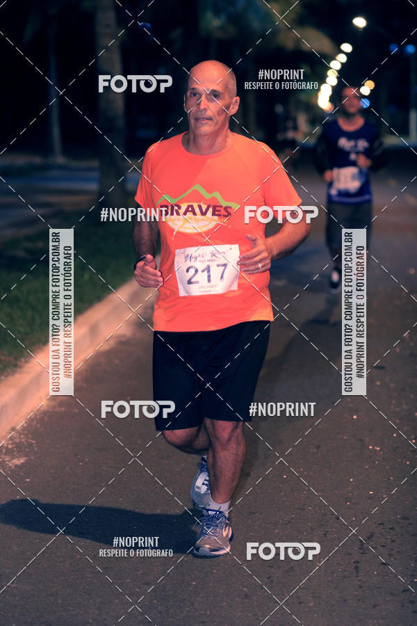 Buy your photos of the eventNight Run 5K 10K Praia Grande on Fotop