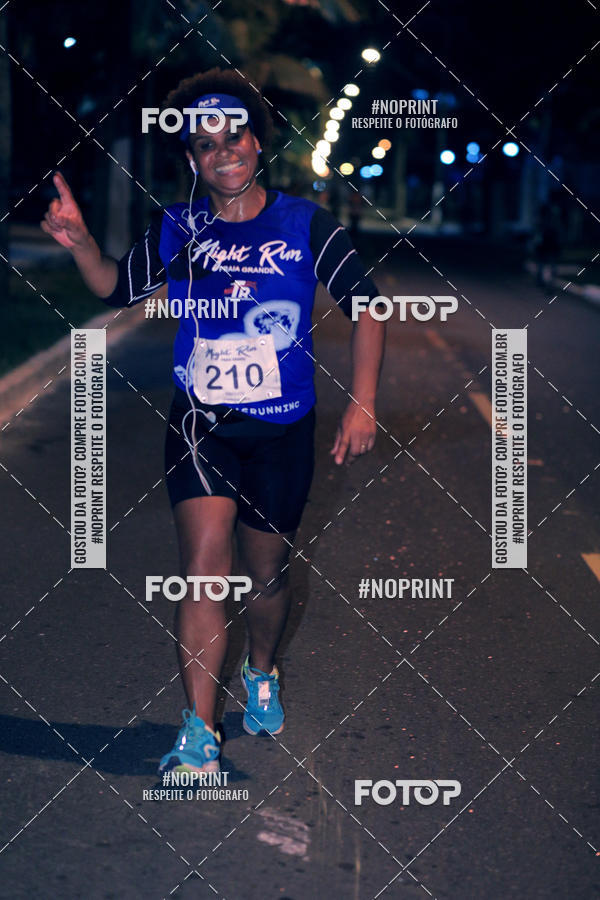 Buy your photos of the eventNight Run 5K 10K Praia Grande on Fotop
