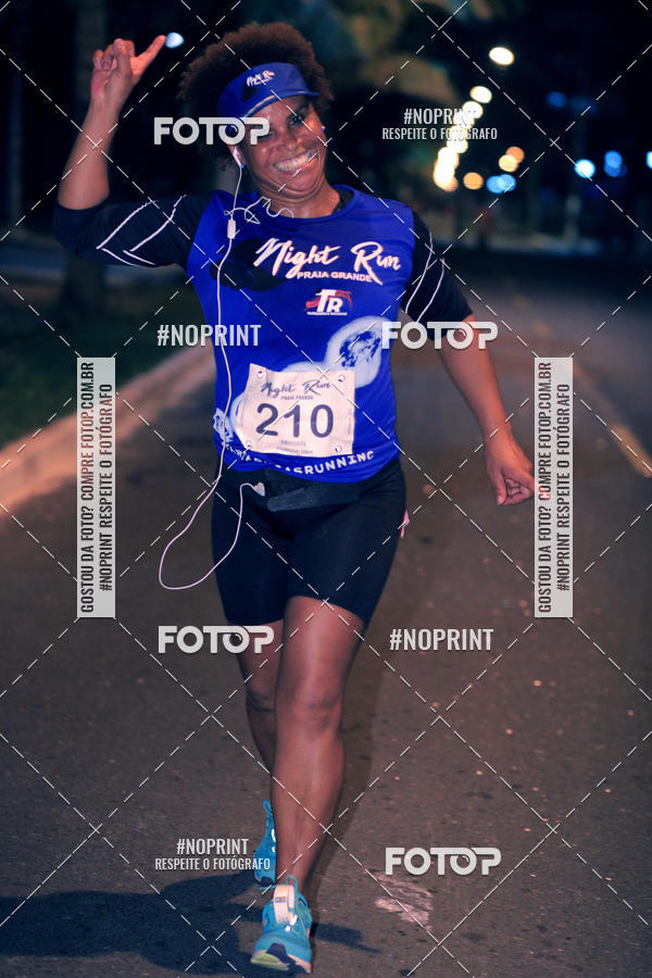 Buy your photos of the eventNight Run 5K 10K Praia Grande on Fotop