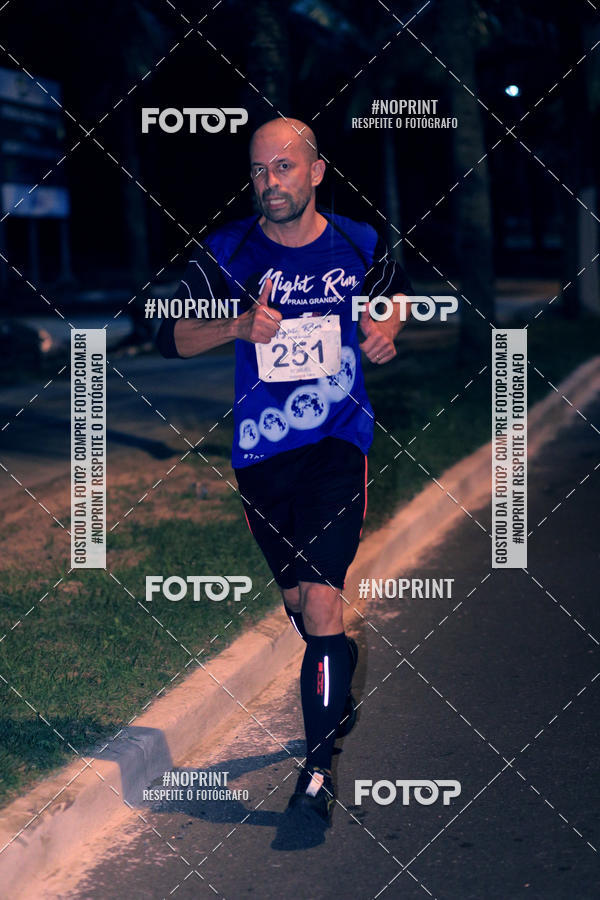 Buy your photos of the eventNight Run 5K 10K Praia Grande on Fotop