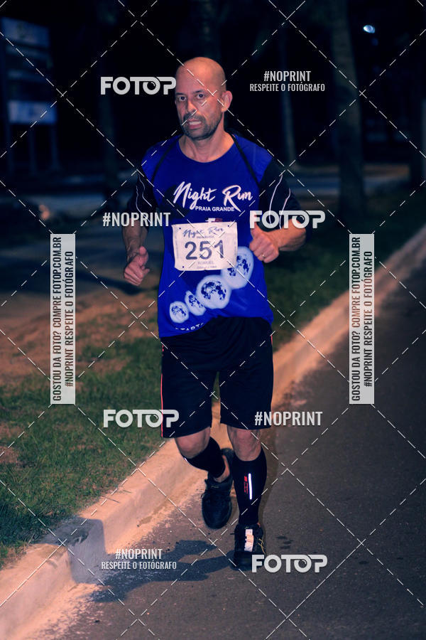 Buy your photos of the eventNight Run 5K 10K Praia Grande on Fotop