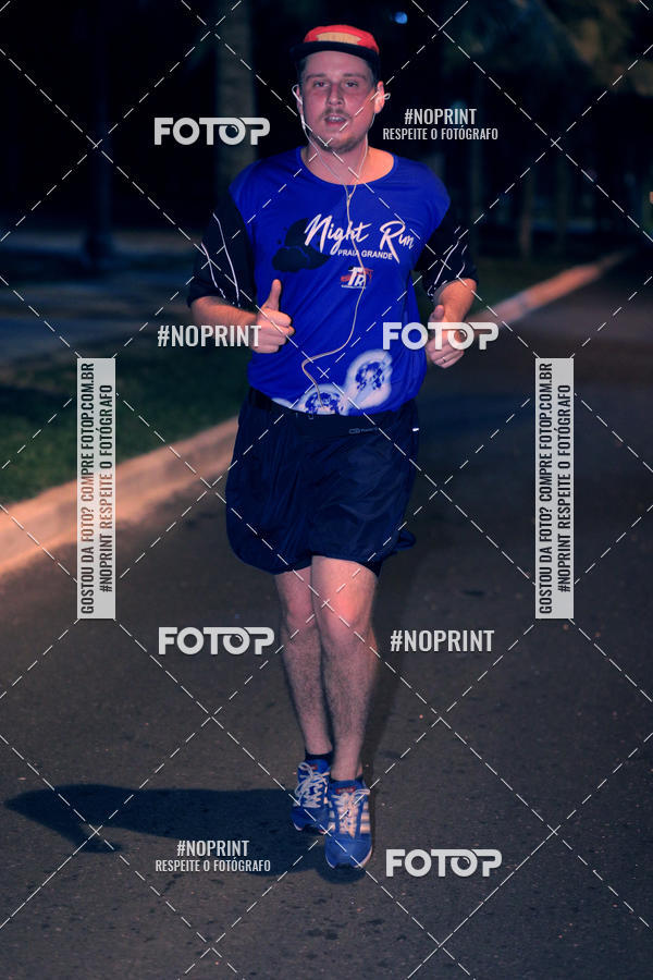 Buy your photos of the eventNight Run 5K 10K Praia Grande on Fotop