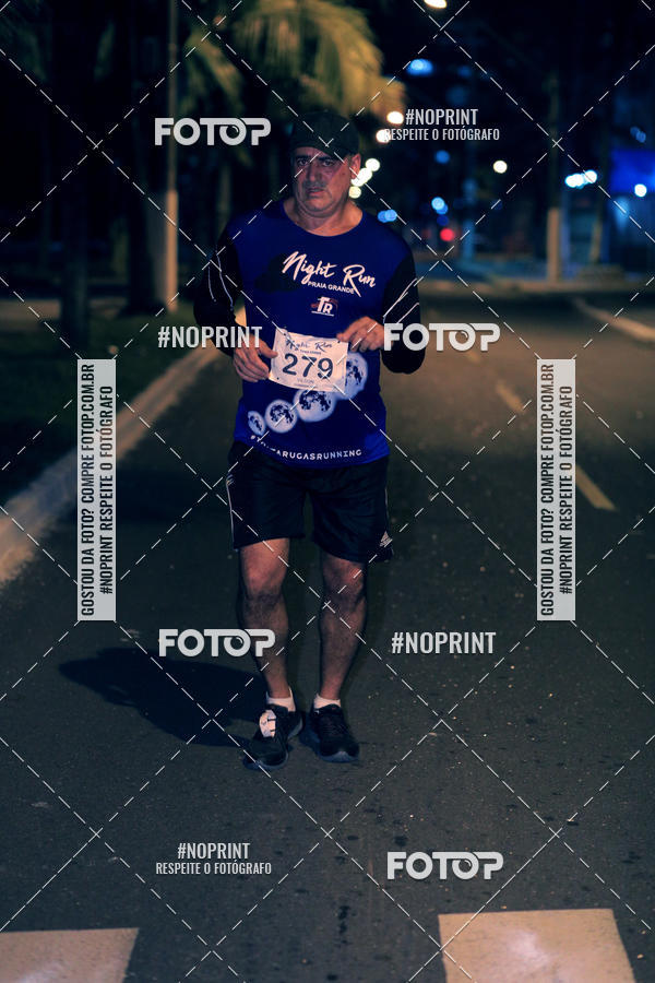 Buy your photos of the eventNight Run 5K 10K Praia Grande on Fotop