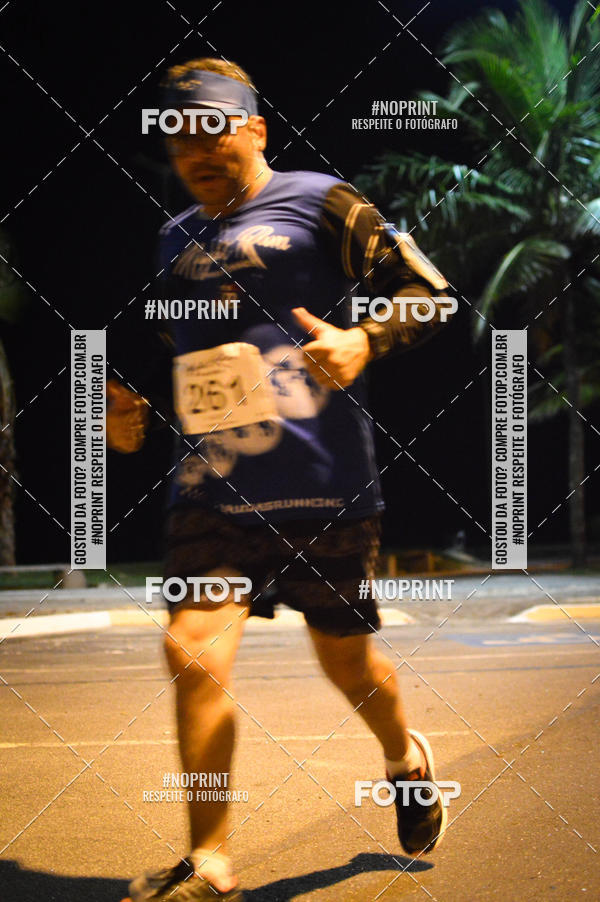 Buy your photos of the eventNight Run 5K 10K Praia Grande on Fotop